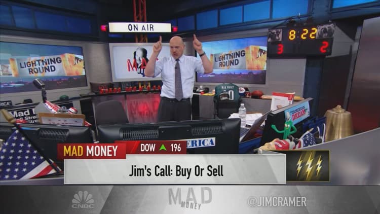 Cramer's lightning round: I'm giving Procter & Gamble two thumbs up
