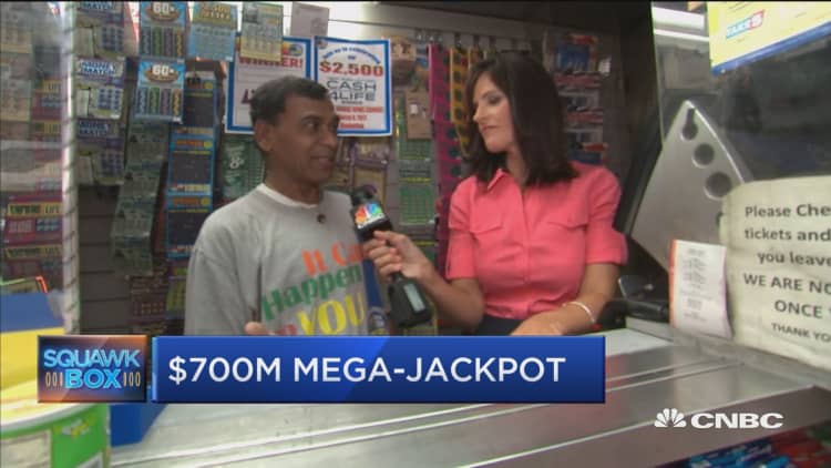 Powerball fever spreads as jackpot hits $700 million