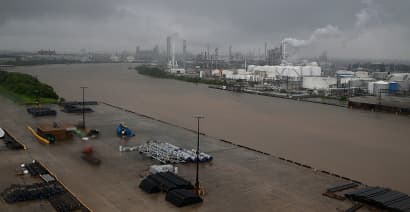Harvey threatens to choke off chemicals, plastics supplies to US manufacturers