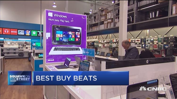 Best Buy beats Street, raises outlook