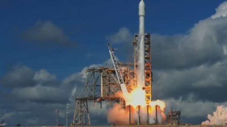 SpaceX just launched a  super-secret spy craft into orbit
