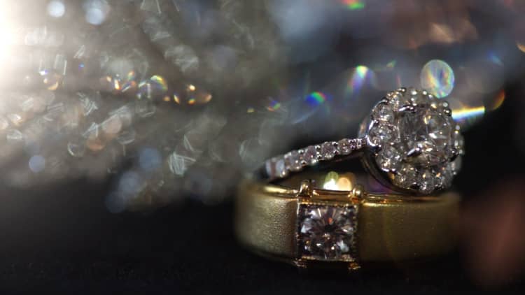 Here's how much Americans think you should spend on an engagement ring