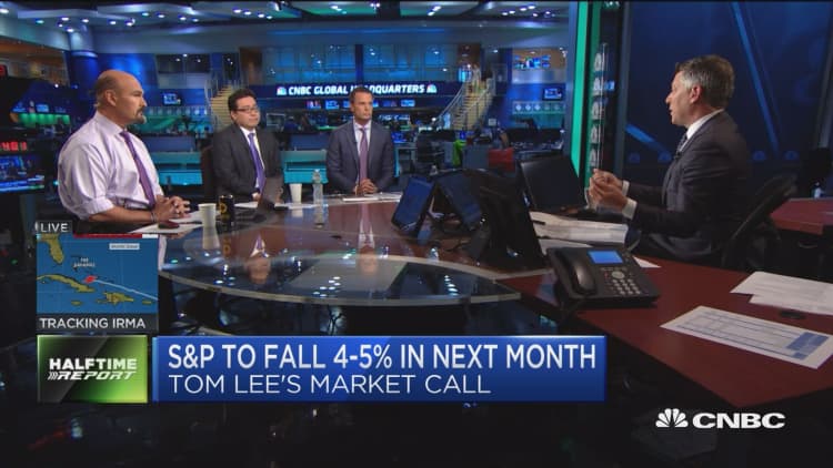 Fundstrat's Tom Lee: S&P to fall 4-5% in next month