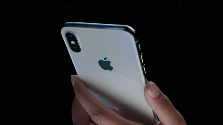Apple's iPhone X notch is an odd design choice
