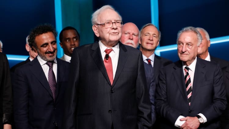 Warren Buffett might win a $2 million bet