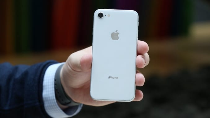CNBC Tech: iPhone 8 review 8