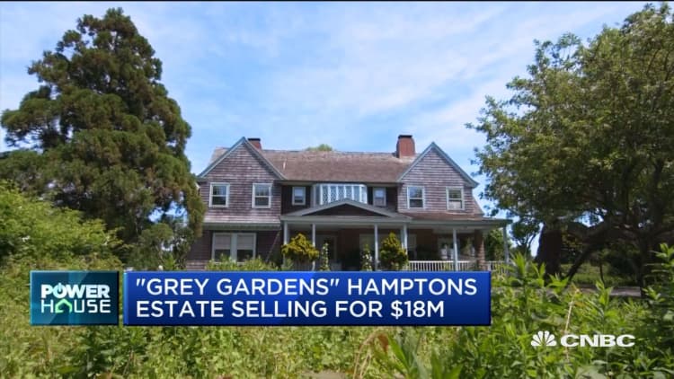 'Grey Gardens' Hamptons estate selling for $18 million