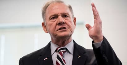 Roy Moore wins Alabama's Republican Senate primary, beating Trump-backed candidate
