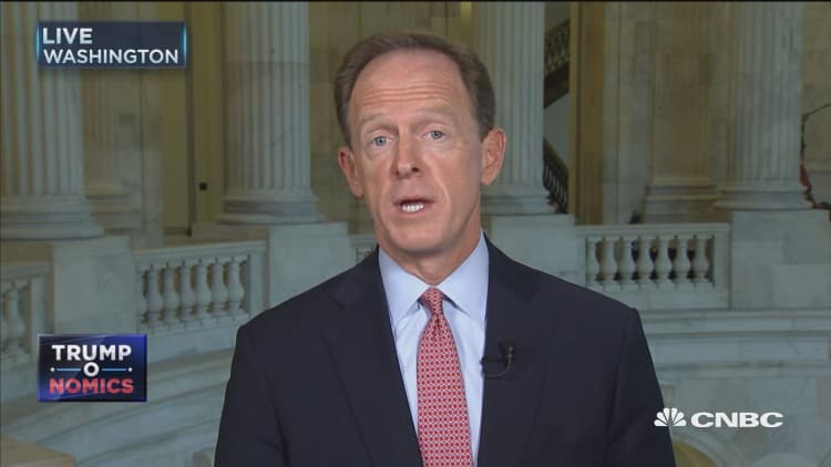 Sen. Pat Toomey on NFL anthem protests: I think they ought to be standing