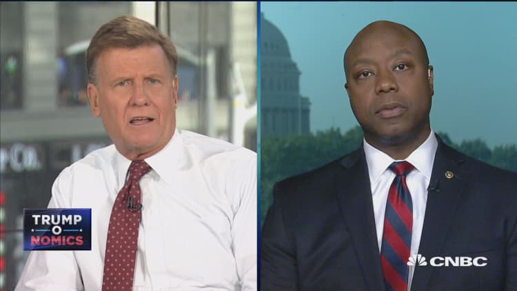 Sen. Tim Scott: Every man, woman and child in the US should stand for the anthem