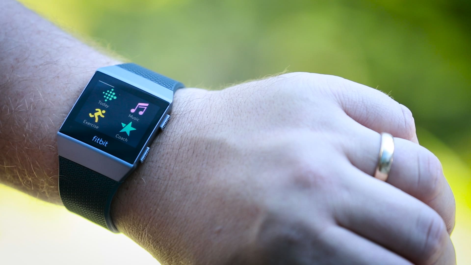 Apple Pay rival Fitbit Pay launches in 