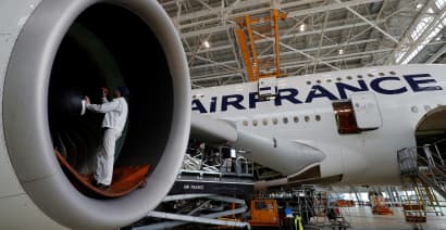 Airbus eyes Dubai as chance to close 2017 order gap with Boeing