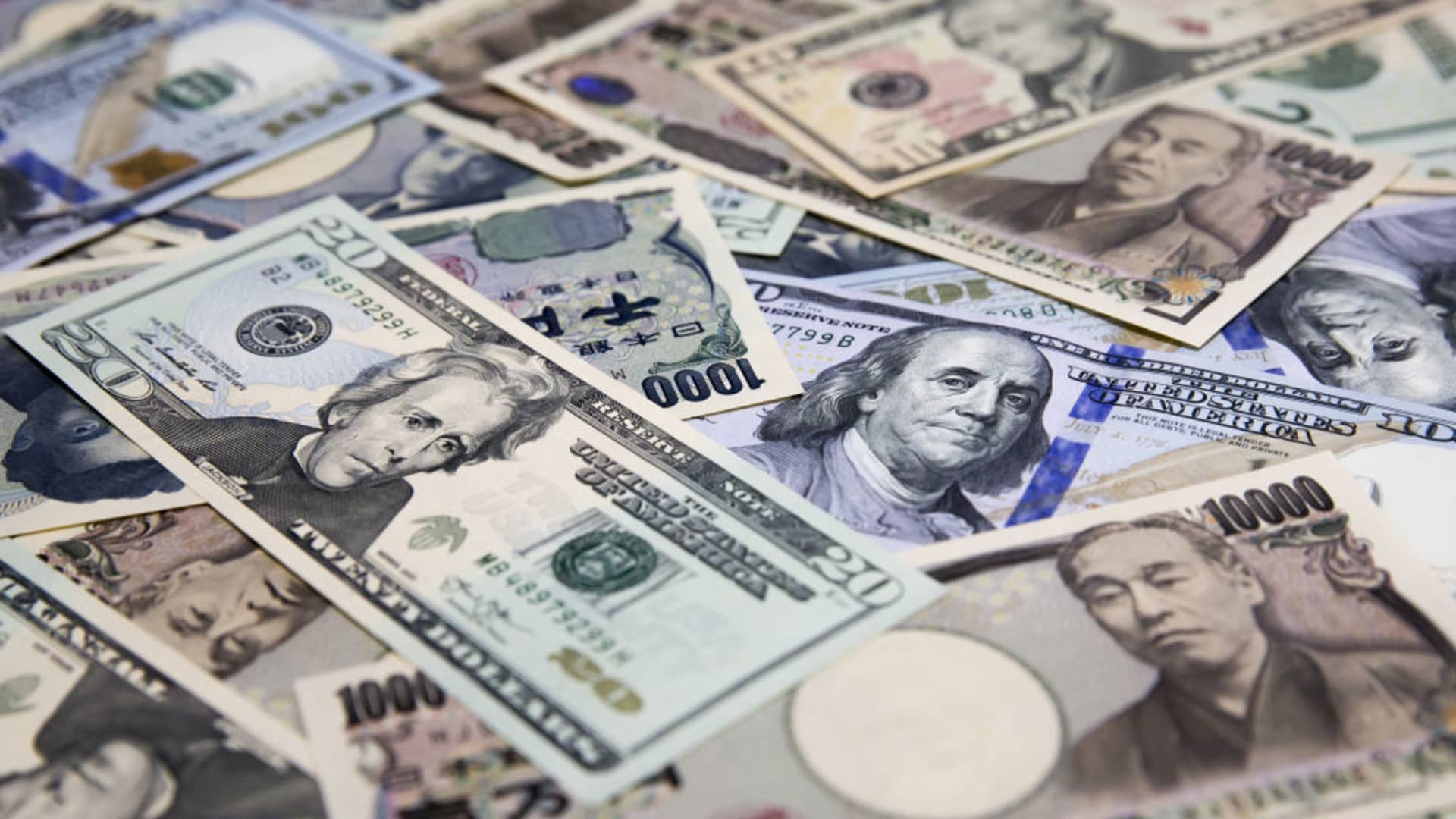 Yen breaches 145 mark against the dollar, prompting expectations of BOJ intervention