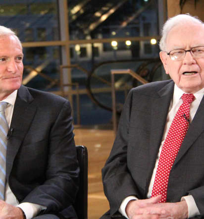 Berkshire Hathaway settles suit with Haslam family over truck-stop company