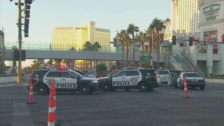 Police seek clues to Las Vegas mass shooting
