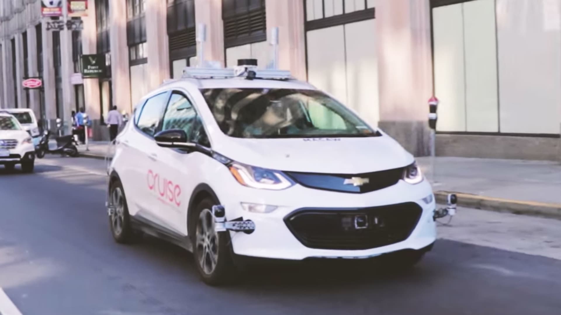 Video shows what happens when a driverless car gets pulled over