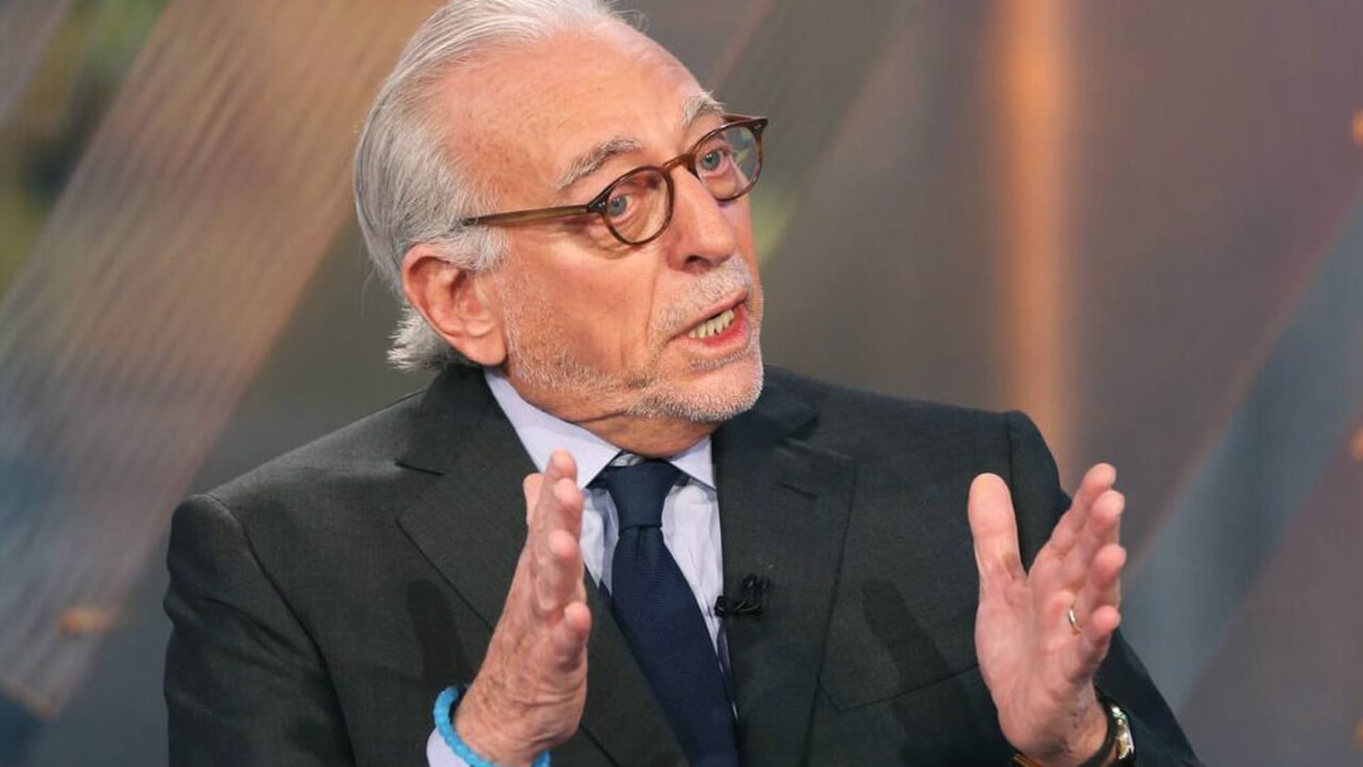 Photo of Hedge-fund manager Nelson Peltz says the government should insure all bank deposits — for a price