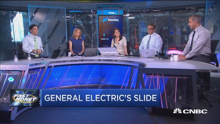 General Electric hits lowest price in 4 years, should you dive in?