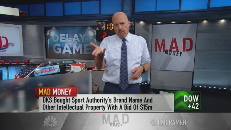 Cramer explains how Sports Authority's bankruptcy cast a shadow on athletic retail