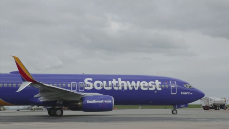 Pack your lunch. Southwest is flying to Hawaii