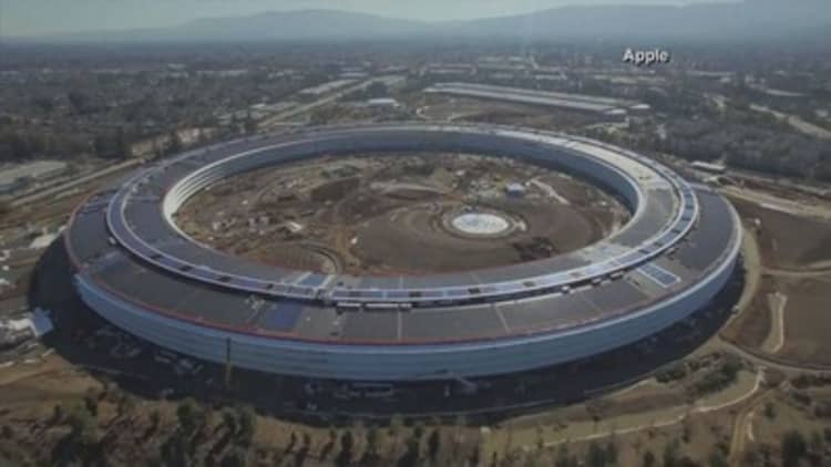 Apple's new campus is nearly finished and now Apple is building basketball courts