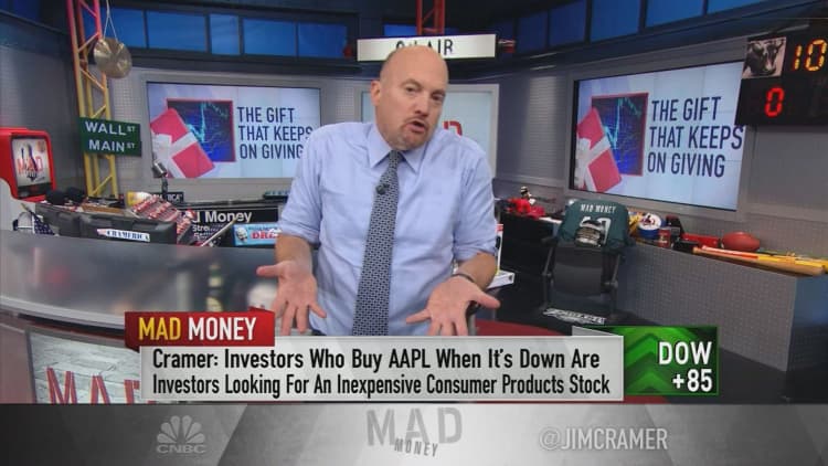 Cramer: The action in Apple's stock is a lesson on buying into weakness