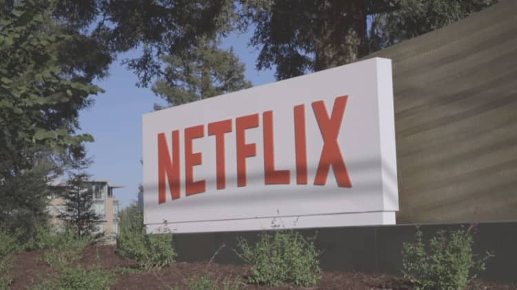 Wall Street gushes over Netflix