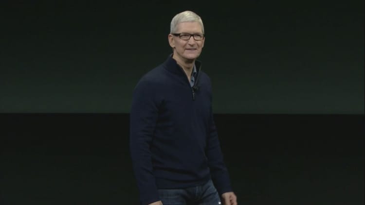 Tim Cook plans to groom as many successors as possible