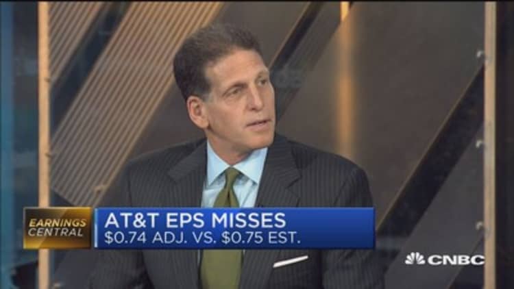 AT&T misses on top and bottom line