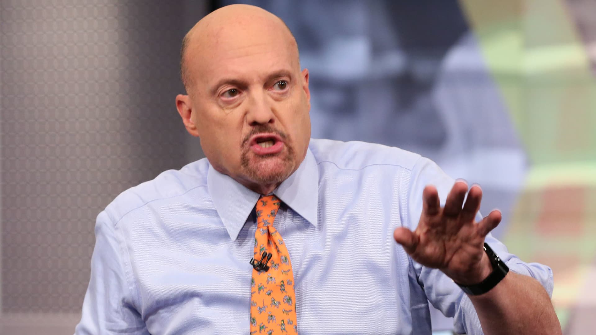 Jim Cramer says investors will be ‘rewarded’ when the Fed finishes hiking intere..