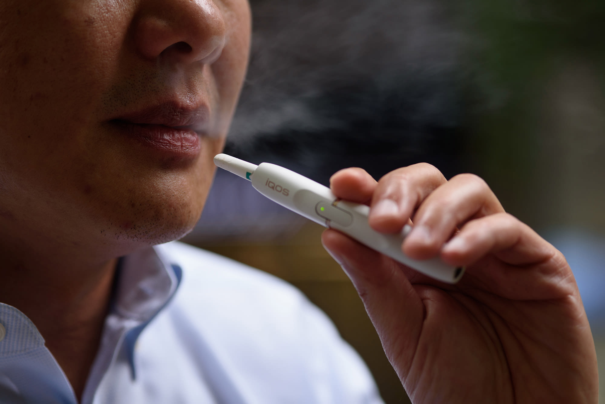Philip Morris rolls out iQOS smokeless smokes - Nikkei Asia