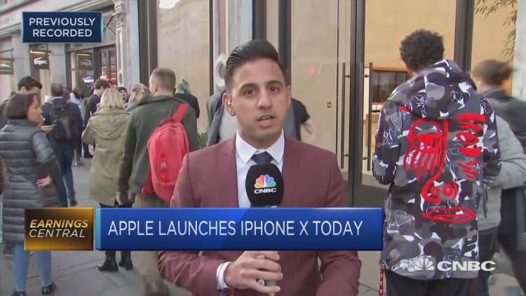 Lines round the block in London for Apple's iPhone X launch