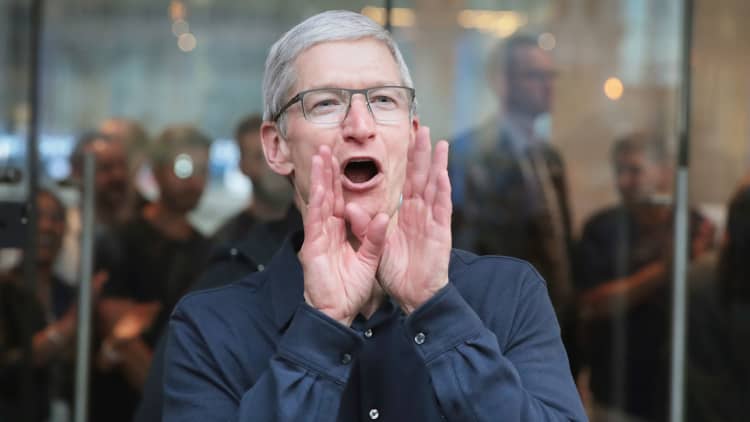Tim Cook visits Apple store on iPhone X launch