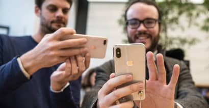 Apple's iPhone X makes more money per phone than the iPhone 8