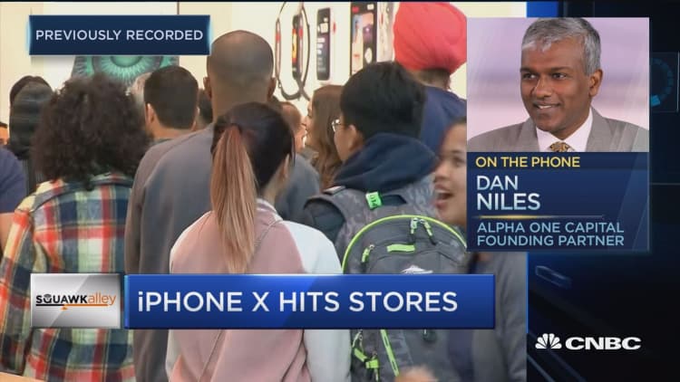 Dan Niles on Apple’s earnings: Questions remain about iPhone X demand