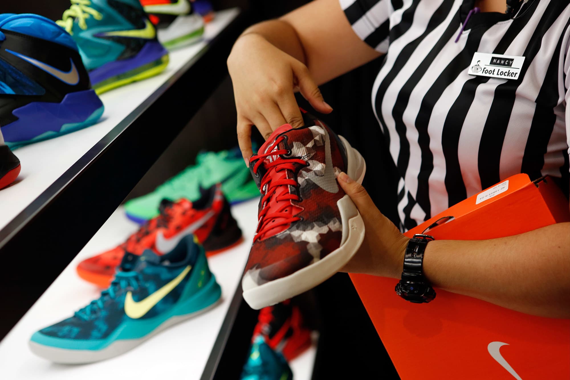 Met andere bands bord Tub Nike expected to win back market share, stock surges 8%
