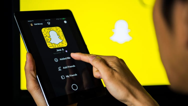 Snap revenue beats revenues at $388M, reports strong Q3 revenue and operating income guidance