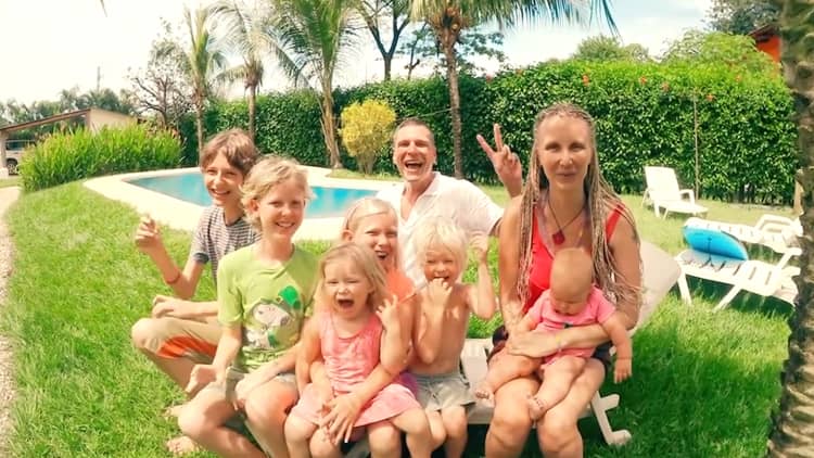 How this traveling family makes six figures a year in less than 10 hours a week
