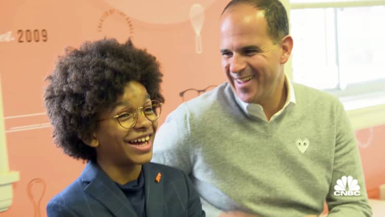Marcus Lemonis takes on denim, fried chicken, a kid boss and more on this season of ‘The Profit’