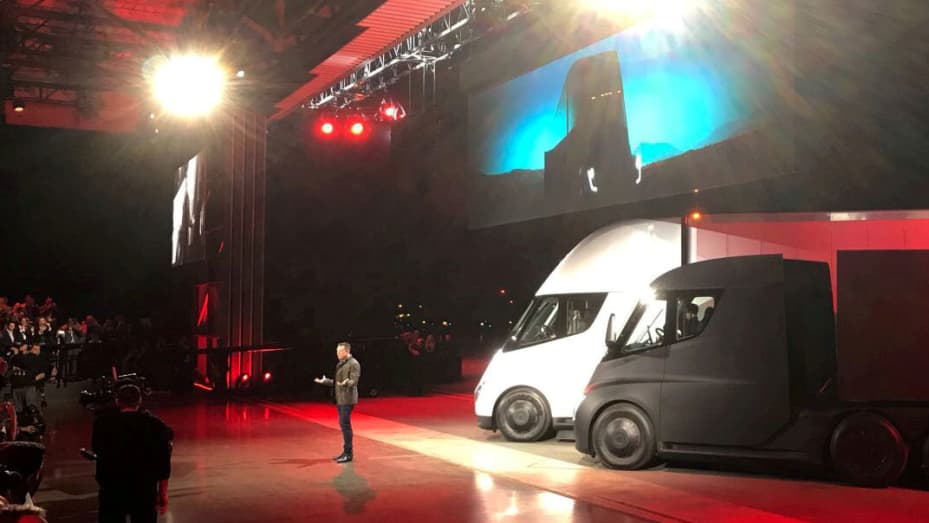 Tesla CEO Elon Musk shows off the Tesla Semi as he unveils the company's new electric semi truck during an presentation in Hawthorne, California, November 16, 2017.