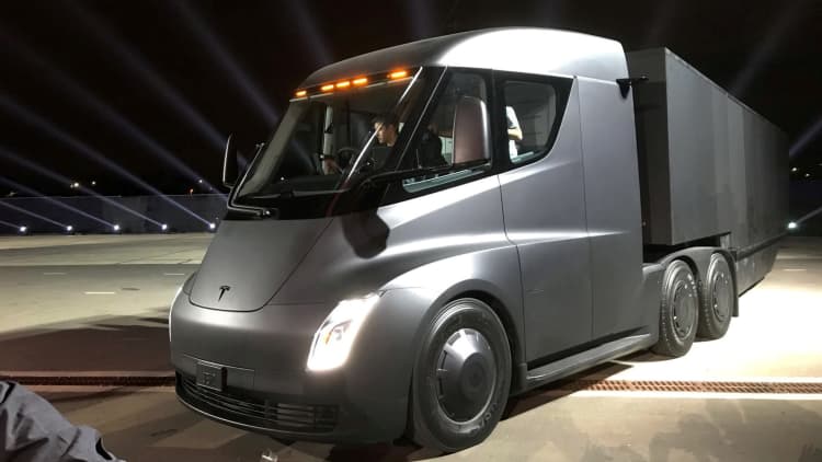 Wal-Mart planning to test new Tesla semi trucks