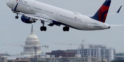 After air travel chaos, lawmakers propose funding FAA in future shutdowns