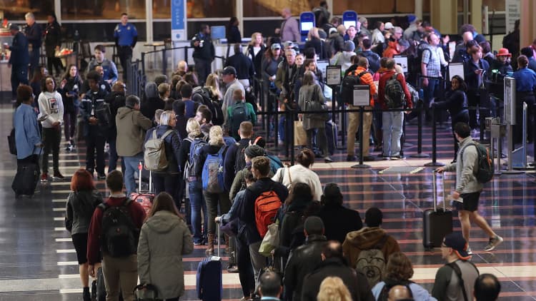 3.95 million people to fly Thanksgiving weekend