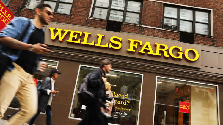 Wells Fargo posts mixed fourth quarter results, effective 2018 tax rate 19 percent