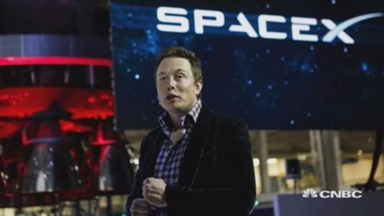 SpaceX raises an extra $100 million