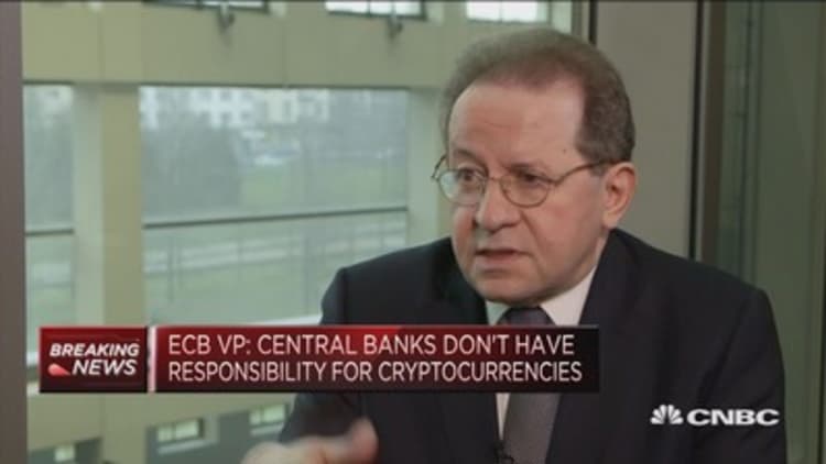 Bitcoin instability would not spread to other markets: ECB's Constancio