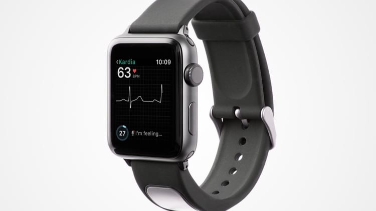 AliveCor's Apple Watch band gets FDA clearance