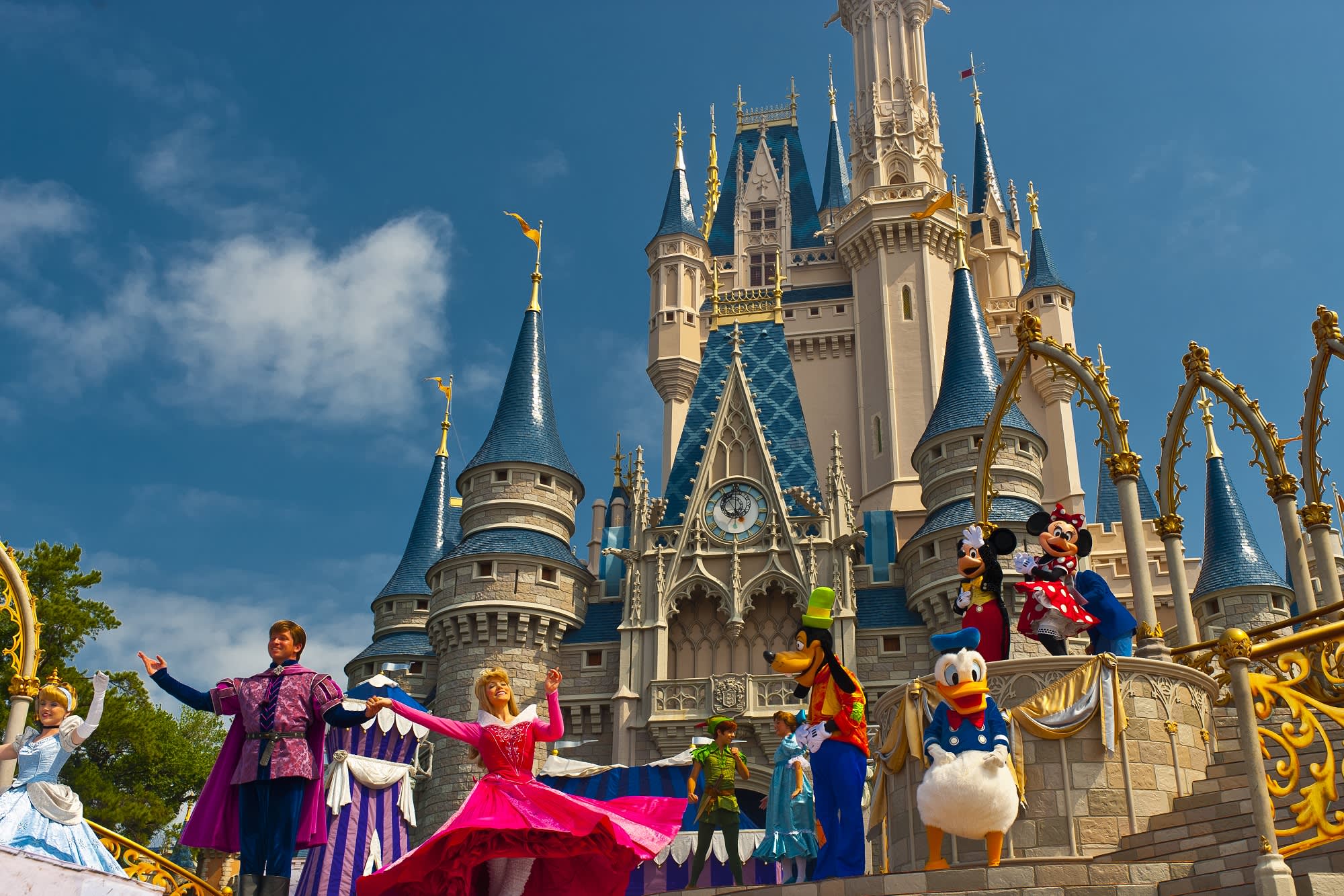 5 Disneyland Castles in the world you should visit