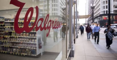 Walgreens shares crater after initial post-earnings gains