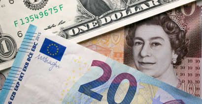 Dollar ends winning streak before elections; euro struggles